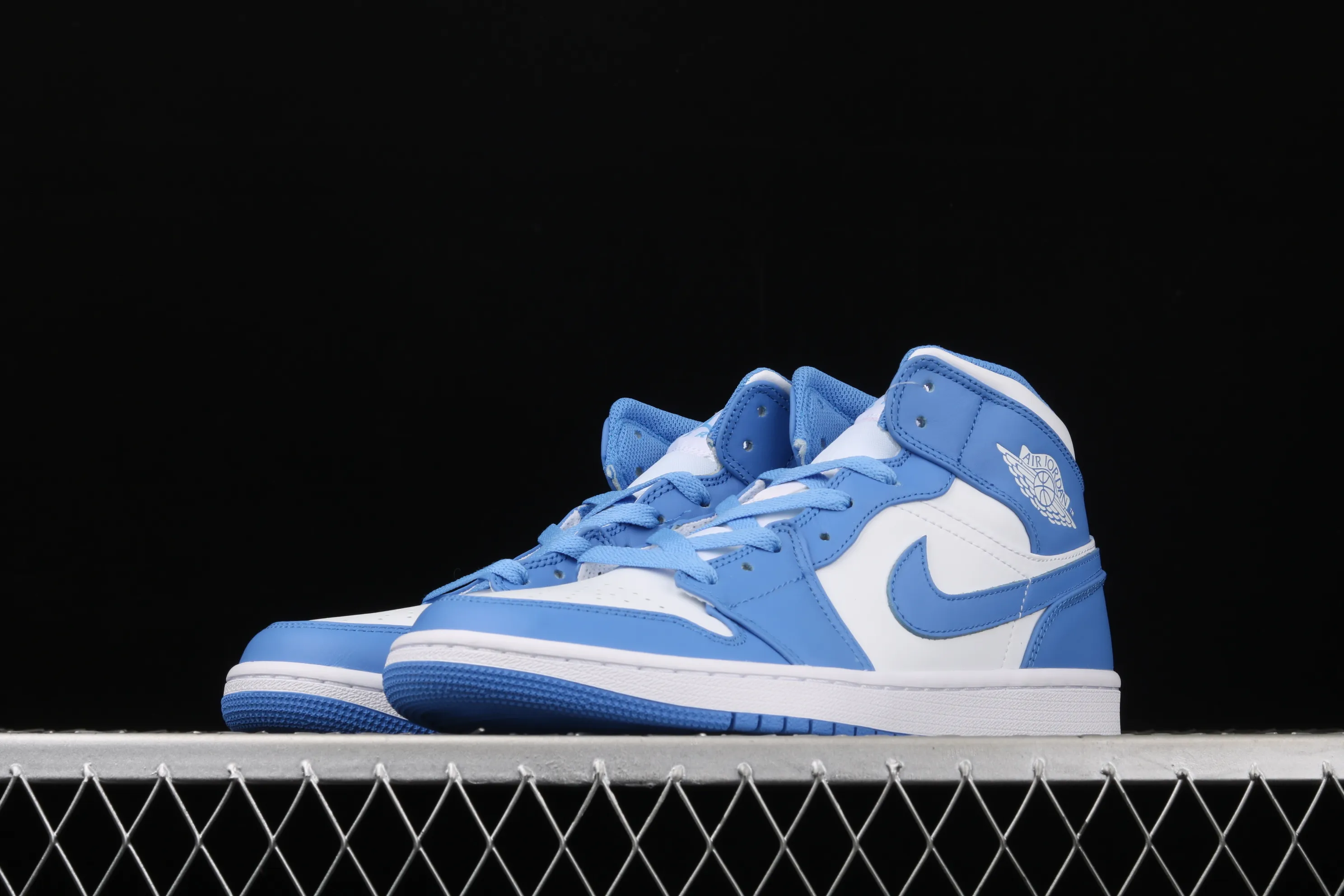 All categories Air Jordan Jordan series basketball shoes Air Jordan 1 Mid Air Jordan 1 Mid AJ1 Joe 1 white and blue 554724-106